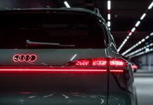 Weltneuheit in Serie: Audi Q9 bringt gebogene digitale OLED-Panels auf die Straße Audi Q9 SUV Gebogene digitale OLED-Heckleuchte 3.0