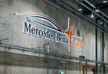 Weltweit erster öffentlicher Hochgeschwindigkeits-Seitencrashtest