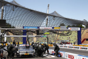 Bruno Spengler bei Boxenstopp beim Showevent in München der DTM