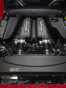 Motor des LP 570-4 STS wird in der Straßenversion sowie bei Motorsportfahrzeugen eingesetzt Motor des LP 570-4 STS wird in der Straßenversion sowie bei Motorsportfahrzeugen eingesetzt