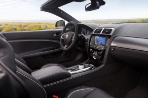 JAGUAR XKR-S Innenraum-Preis des offenen Cabrios ab 138.100 Euro JAGUAR XKR-S Innenraum-Preis des offenen Cabrios ab 138.100 Euro
