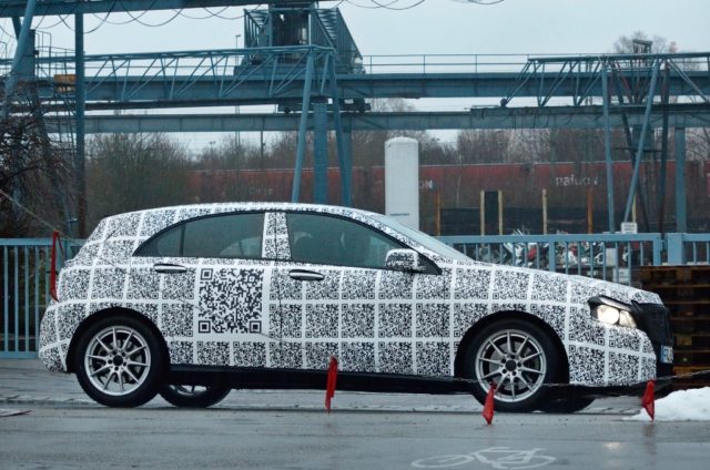 Erlkönig neue Mercedes A Klasse mit QR Code Erlkönig neue Mercedes A Klasse mit QR Code