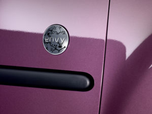Logo des Peugeot 107 Sondermodell Envy
