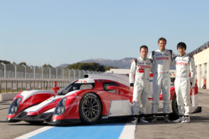 Erster Toyota TS030 HYBRID Rennwagen mit bestätigter Fahrerbesetzung beim Roll Out im Januar 2012