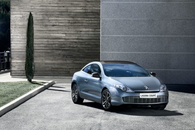 Renault Laguna Coupe 2012 mit neuem LED Tagfahrlicht in den Scheinwerfern Renault Laguna Coupe 2012 mit neuem LED Tagfahrlicht in den Scheinwerfern