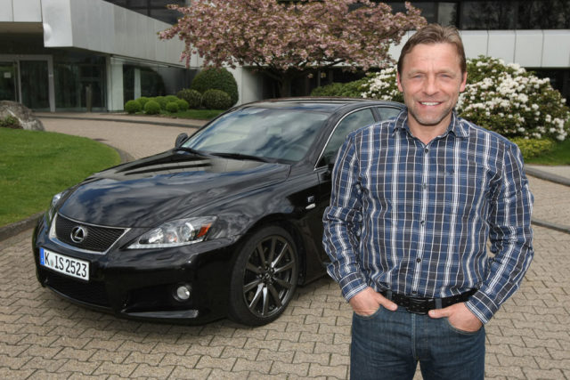 Thomas Hässler mag sportliche Autos und holt sich den neuen Lexus IS F
