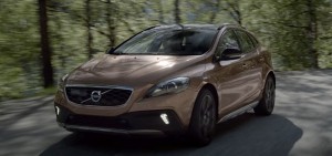 Serienmäßiger Fußgänger Airbaig im neuen Volvo V40 Cross Country 