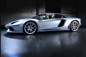 Lamborghini Aventador Roadster mit neuer Metallic Lackierung Azzurro Thetys