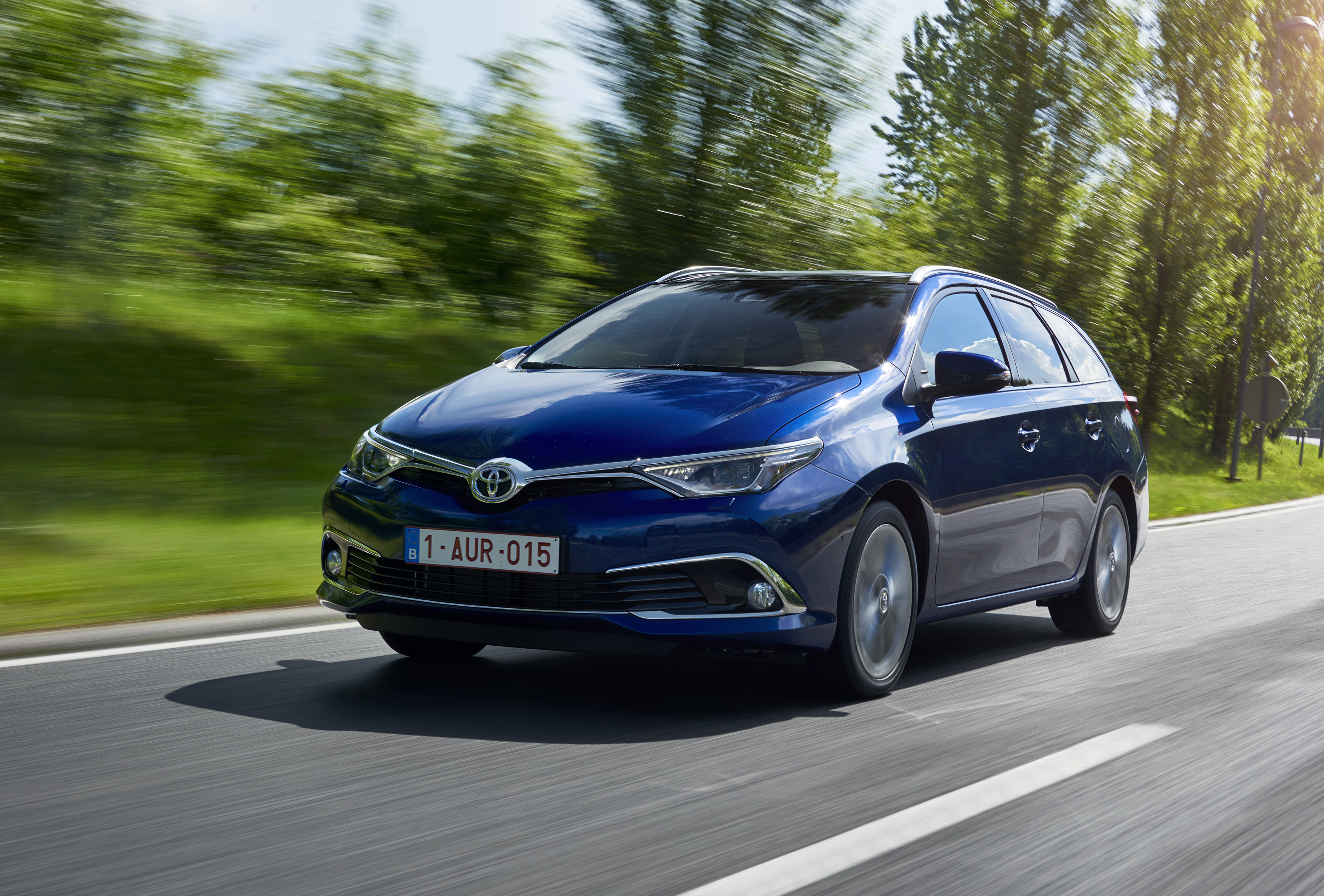 der neue toyota auris 2015