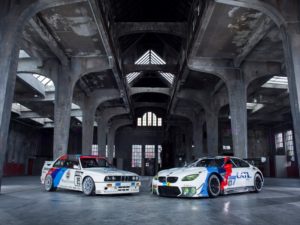 BMW M6 GT3 in besonderem historischem Design vom BMW E30 M3