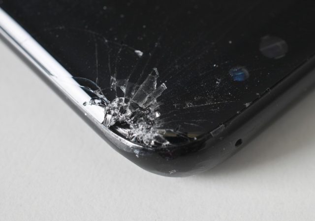 Beschädigung beim Galaxy S8 nach dem Falltest Beschädigung beim Galaxy S8 nach dem Falltest