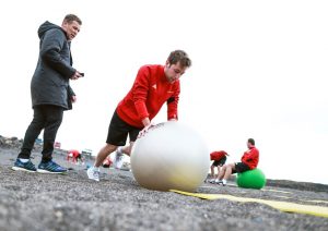 Audi Fitnesswoche Lanzarote 2018 Robin Frijns, Tom Kristensen Foto: © Audi Communications Motorsport / Michael Kunkel