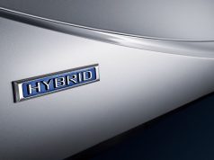 Weiterhin freie Fahrt für Lexus dank Lexus Hybrid-Portfolio Lexus Hybrid Logo Foto: © Lexus