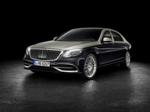 Mercedes-Maybach S 560; Exterieur: Zweifarblackierung Aragonitsilber/Anthrazitblau Foto: © Daimler