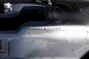 Mercedes-AMG Petronas Motorsport schließt Partnerschaft mit Tommy Hilfiger ab Foto: © Daimler