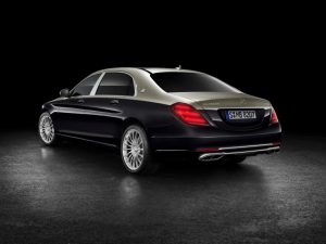 Mercedes-Maybach S 560; Exterieur: Zweifarblackierung Aragonitsilber/Anthrazitblau Foto: © Daimler