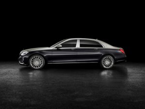 Mercedes-Maybach S 560; Exterieur: Zweifarblackierung Aragonitsilber/Anthrazitblau Foto: © Daimler