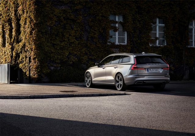 Volvo V60 T6 AWD Inscription, Außenfarbe Pebble Grey Metallic Foto: © Volvo