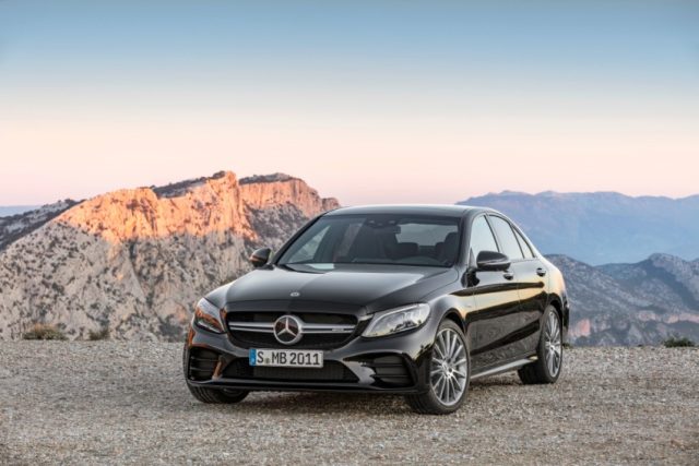 Mercedes-AMG C43 4MATIC Limousine mit Night Paket und AMG Carbon-Paket II Foto:© Daimler AG