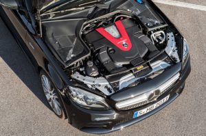 Mercedes-AMG C43 4MATIC Limousine mit Night Paket und AMG Carbon-Paket II Motorraum Foto: ©, Daimler AG