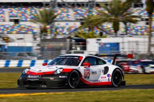 Porsche 911 RSR (912), Porsche GT Team: Earl Bamber, Laurens Foto: © Porsche Motorsport