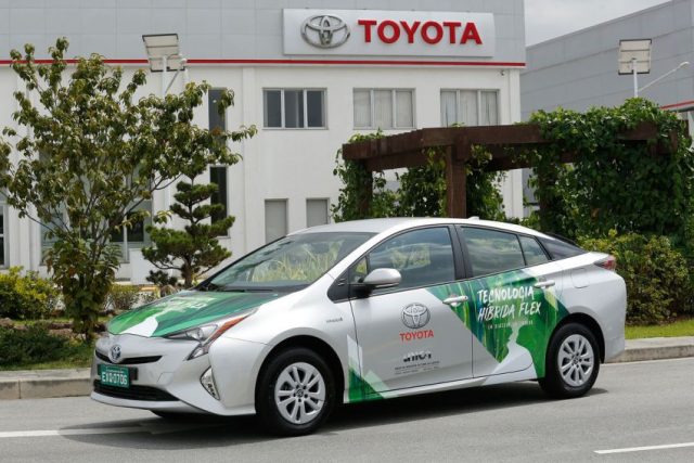 Prototyp auf Basis des Toyota Prius nutzt Benzin und Ethanol © Toyota