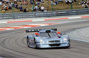 Klaus Ludwig und Ricardo Zonta gewinnen 1998 die FIA-GT-Meisterschaft. Auf AMG Mercedes CLK-LM siegen sie am 12. Juli 1998 im vierten Saisonrennen in Dijon © Mercedes Motorsport