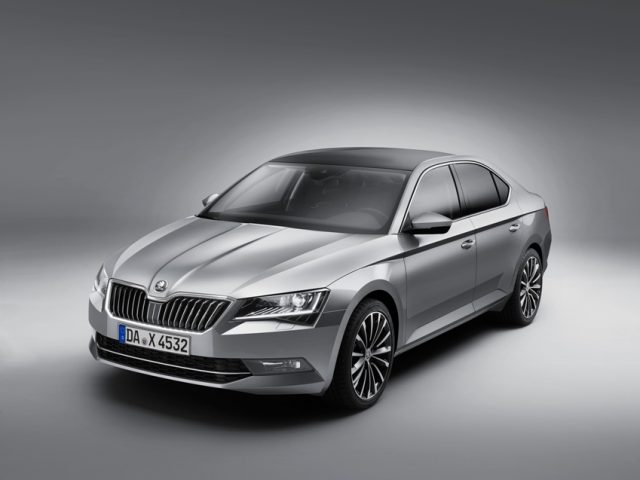 Skoda Superb Allrad Leserwahl ,Allradauto des Jahres‘: Der SKODA SUPERB 4x4 sichert sich mit 9,68 Prozent der Stimmen zum insgesamt achten Mal den Titel als bestes Importfahrzeug unter den ,Allrad-Pkw bis 40.000 Euro‘. © Skoda