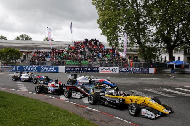 Formel 3 EM 2.Rennen in Pau 11 Sacha Fenestraz (FRA, Carlin, Dallara F317 - Volkswagen) taking the lead from 13 Fabio Scherer (CHE, Motopark, Dallara F317 - Volkswagen), 65 Enaam Ahmed (GBR, Hitech Grand Priv, Dallara F317 - Mercedes-Benz) © F3 EM