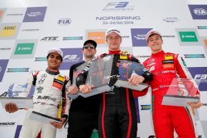 Formel 3 EM Norisring Podium 65 Enaam Ahmed (GBR, Hitech Bullfrog GP, Dallara F317 - Mercedes-Benz), 44 Jüri Vips (EST, Motopark, Dallara F317 - Volkswagen), 8 Marcus Armstrong (ITA, PREMA Theodore Racing, Dallara F317 – Mercedes-Benz) © F3 EM