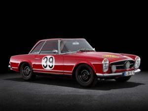 Mercedes-Benz 230 SL „Pagode“ (W 113). Sportwagen im Stil des Rallyefahrzeugs von Eugen Böhringer von 1963 © Daimler AG