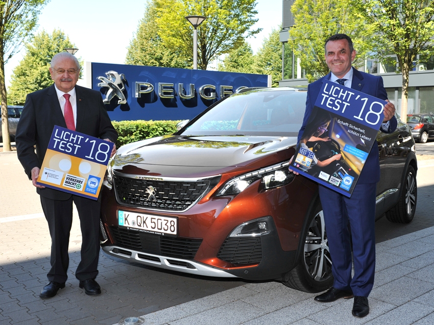 Peugeot Partner beim Licht Test 2018 ZDK-Präsident Jürgen Karpinski und Steffen Raschig, Geschäftsführer Peugeot Deutschland &copy: Peugeot