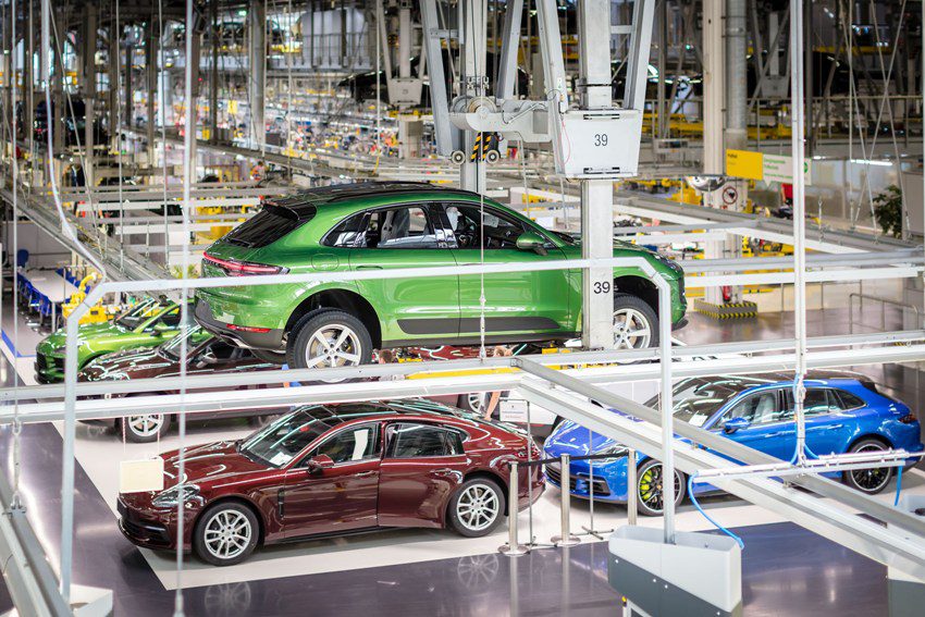 Produktionsstart das erste Kundenfahrzeug des neuen Macan rollt vom Band &copy; Porsche