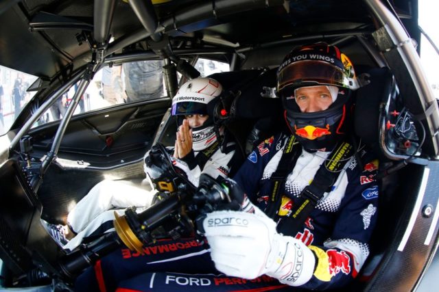 DTM Zandvoort Renntaxifahrt in Zandvoort: Rallye Weltmeister Sébastien Ogier Renntaxifahrt in Zandvoort: Rallye Weltmeister Sébastien Ogier chauffiert seine seine Ehefrau und TV-Moderatorin Andrea Kaiser im Mercedes-AMG C 63 DTM © DTM