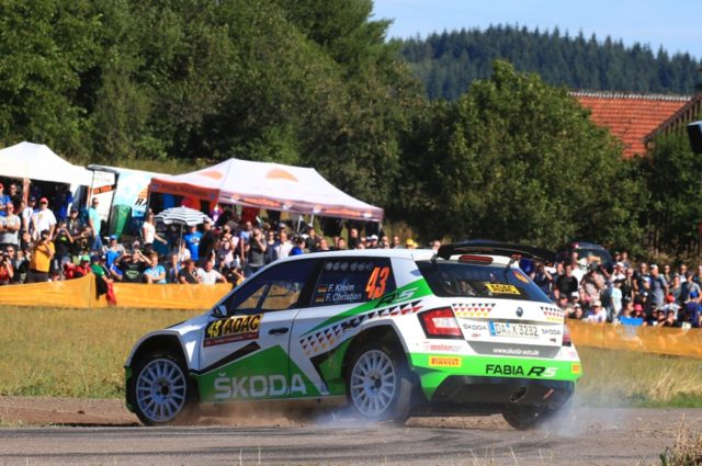 Spektakuläre Bestzeit: Fabian Kreim und Frank Christian (D/D) glänzen bei der ADAC Rallye Deutschland am Freitag mit Platz 1 in der Prüfung ‚Mittelmosel 1‘. © Skoda Motorsport