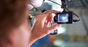 Dashcams überzeugen im Test nicht – ADAC und c’t testen neun Kameras im Crash Dashcam ADAC Test Der ADAC und die Zeitschrift c’t haben neun Dashcams auf Bedienung, Bildqualität und Crashverhalten getestet. Ergebnis: Sieben bekamen ein „befriedigend“, zwei nur ein „ausreichend“. © ADAC