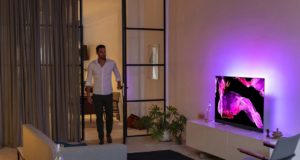 Philips TV OLED+ 903 mit Sound by Bowers & Wilkins – Preis und Verfügbarkeit Philips OLED+ 903 mit Sound by Bowers & Wilkins © Philips