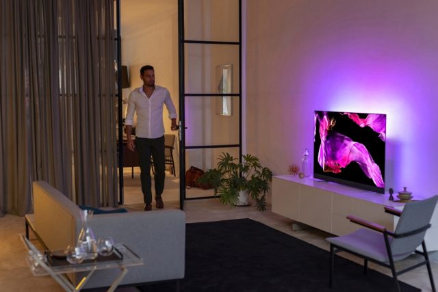 Philips OLED+ 903 mit Sound by Bowers & Wilkins © Philips