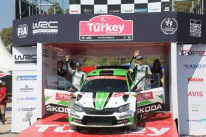 Das SKODA Werksteam Jan Kopecký/Pavel Dresler (SKODA FABIA R5) steht nach dem Sieg bei der Rallye Türkei Marmaris vor dem Titelgewinn in der WRC 2-Kategorie © Skoda Motorsport