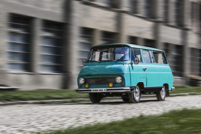 Der SKODA 1203 was das mit Abstand meistverbreitete leichte Nutzfahrzeug des 20. Jahrhunderts in der Tschechoslowakei. Allein in Vrchlabí wurden in den Jahren 1968 bis 1981 insgesamt 69.727 Exemplare gebaut. Die selbsttragende Frontlenker-Karosserie gab es auch in der Ausführung Mikrobus. © Skoda