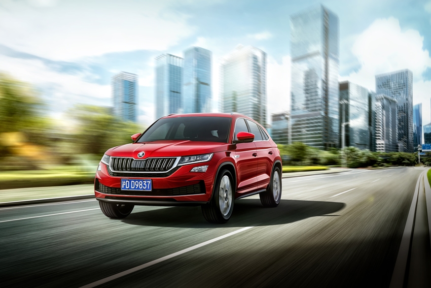 SKODA präsentiert mit dem KODIAQ GT sein neues Flaggschiff auf dem chinesischen Markt: Die Front des 4,63 Meter langen ŠKODA KODIAQ GT wird geprägt von der breiten Motorhaube und einem schwarz umrandeten Kühlergrill mit verchromten Doppelrippen. © Skoda