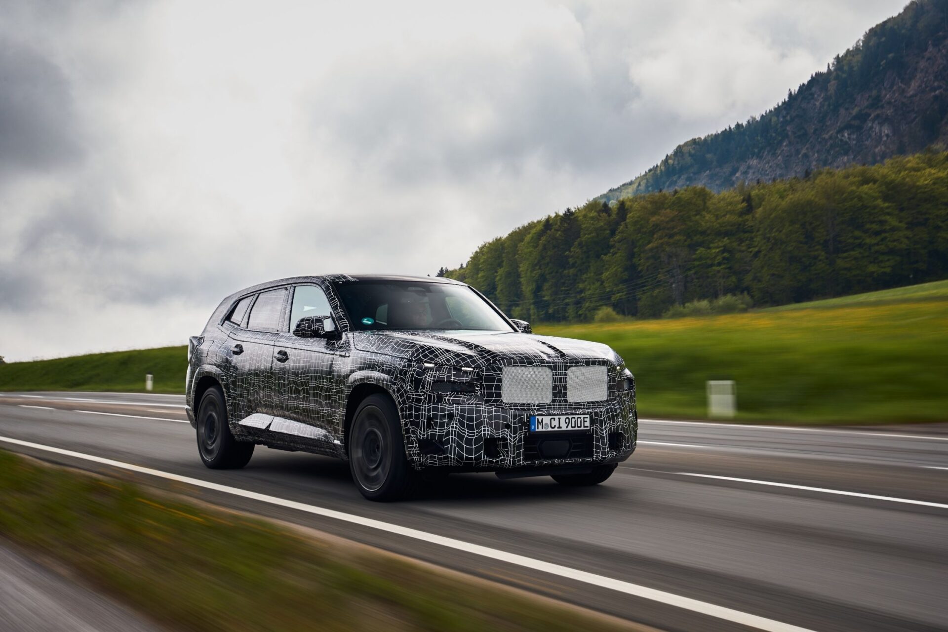Der erste BMW XM in der fahrdynamischen Erprobung © BMW AG Der erste BMW XM in der fahrdynamischen Erprobung