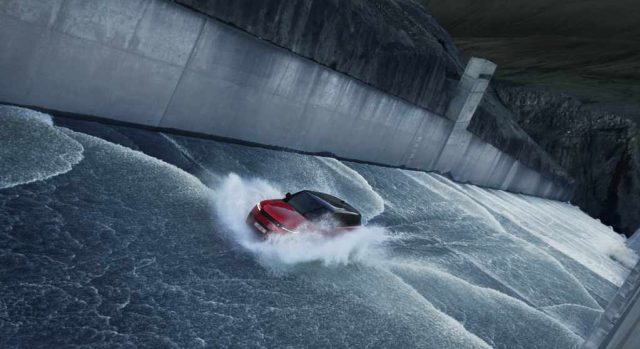 Der neue Range Rover Sport feiert spektakuläre Weltpremiere: mit der atemberaubenden Bezwingung einer Talsperrenmauer