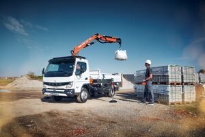 Robust, effizient und batterieelektrisch: Daimler Truck-Tochter FUSO präsentiert auf der bauma 2022 den Next Generation eCanter mit Abrollkipper