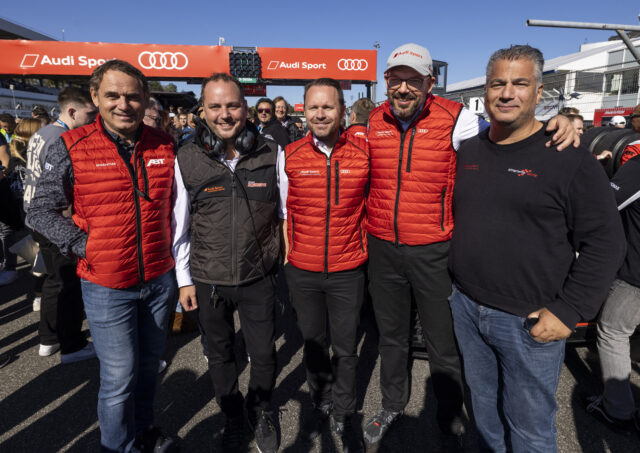 Haben nach dem Gewinn des elften Hersteller-Titels in der DTM allen Grund zum Feiern: Hans-Jürgen Abt (Team ABT Sportsline), Kimmo Liimatainen (Team Rosberg), Rolf Michl (Audi-Motorsportchef), Chris Reinke (Leiter Audi Sport Customer Racing), Arkin Aka (Attempto Racing) (l-r) © Audi Haben nach dem Gewinn des elften Hersteller-Titels in der DTM allen Grund zum Feiern: Hans-Jürgen Abt (Team ABT Sportsline), Kimmo Liimatainen (Team Rosberg), Rolf Michl (Audi-Motorsportchef), Chris Reinke (Leiter Audi Sport Customer Racing), Arkin Aka (Attempto Racing) (l-r)
