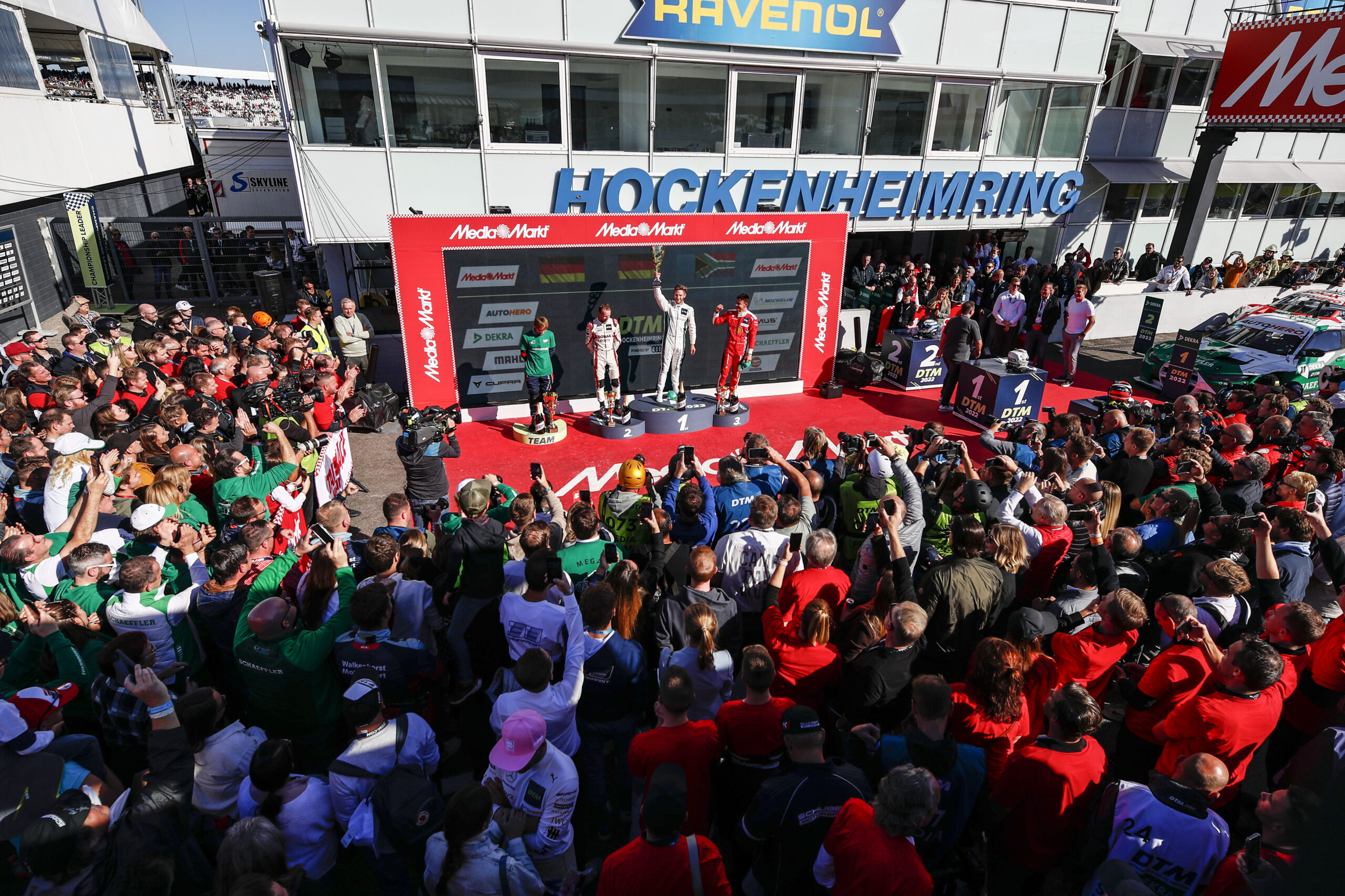 Podium: N. Schnabel (Walkenhorst Motorsport), R. Rast, M. Wittmann, S. van der Linde (l-r) © DTM