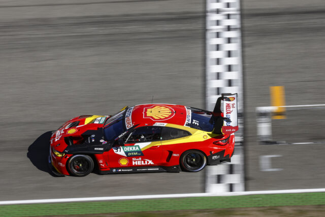 Im neuen BMW M4, eingesetzt von Schubert Motorsport, erzielte Sheldon van der Linde (RSA) seinen ersten DTM-Titel © DTM