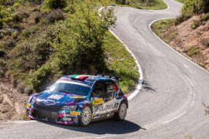 ŠKODA Motorsport bei der Rallye Spanien: Der Italiener Mauro Miele, der im ŠKODA FABIA Rally2 evo des Teams Dream One Racing auf die Ansagen von Beifahrer Luca Beltrame hört, hat weiterhin Chancen auf den WRC2-Masters-Titel.