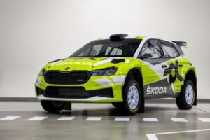 Eingesetzt vom Team Toksport WRT, stellt sich der neue ŠKODA FABIA RS Rally2 den anspruchsvollen Schotterstrecken auf dem Gelände des Braunkohletagebaus in Sachsen.