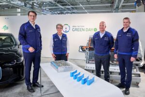 BMW Group Werk Leipzig E-Komponentenfertigung: Von links Produktionsvorstand Milan Nedeljković, Petra Peterhänsel, Leiterin Werk Leipzig, Jochen Breitling, Leiter Hochvoltbatterie-Produktion Leipzig, Markus Fallböhmer, Leiter der Motoren- und E-Antriebsproduktion